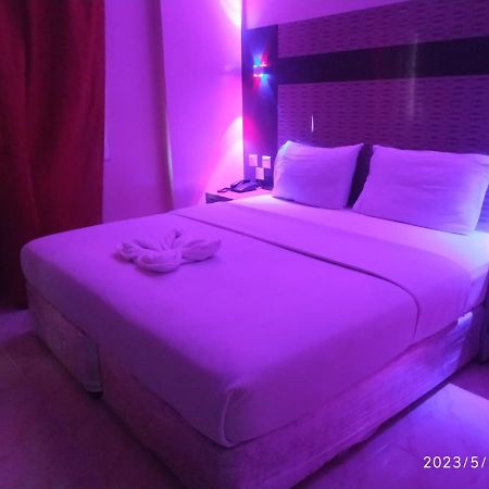 Tehran Hotel Дубай Екстериор снимка