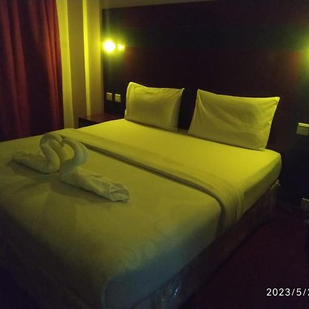 Tehran Hotel Дубай Екстериор снимка