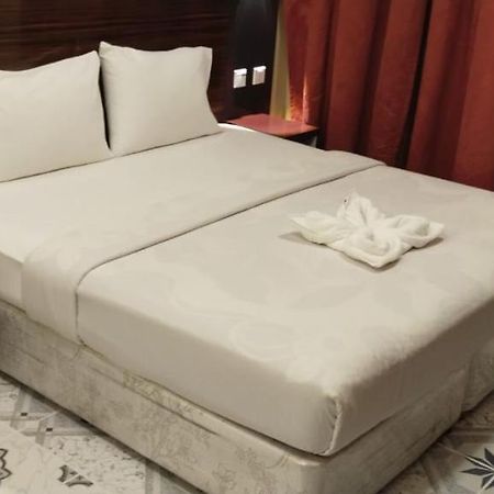 Tehran Hotel Дубай Екстериор снимка