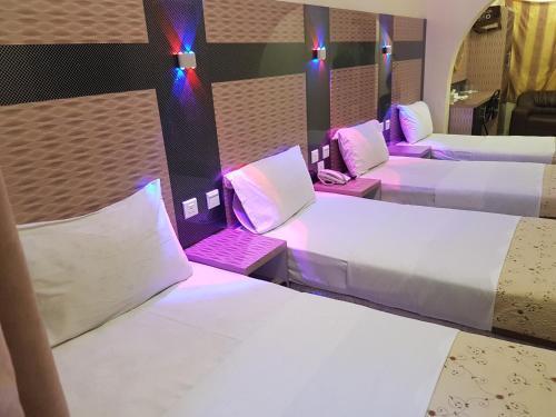 Tehran Hotel Дубай Екстериор снимка