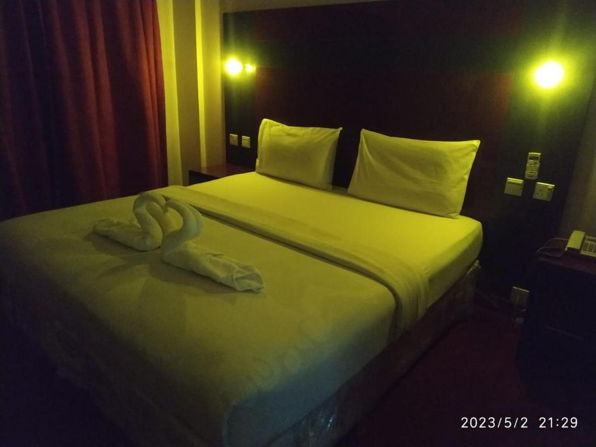 Tehran Hotel Дубай Екстериор снимка