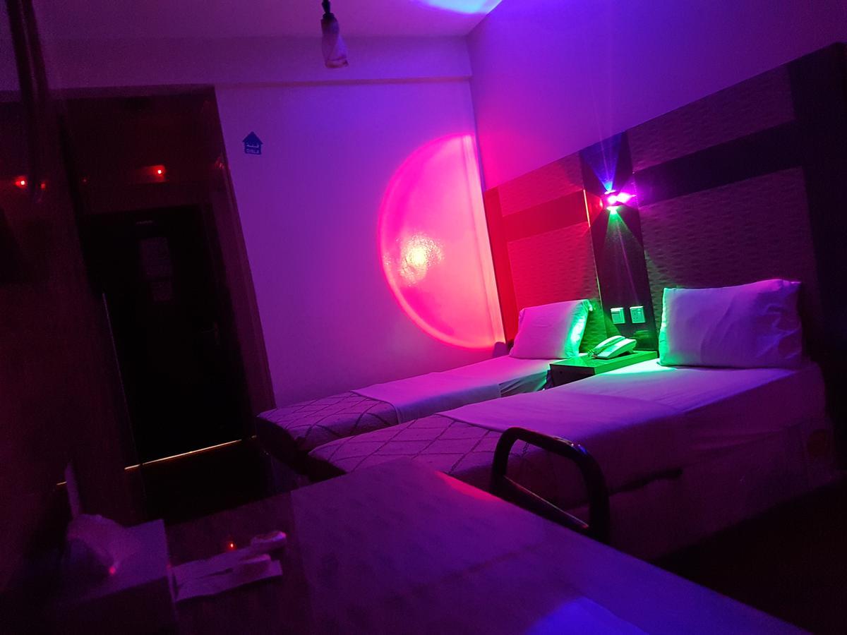 Tehran Hotel Дубай Екстериор снимка
