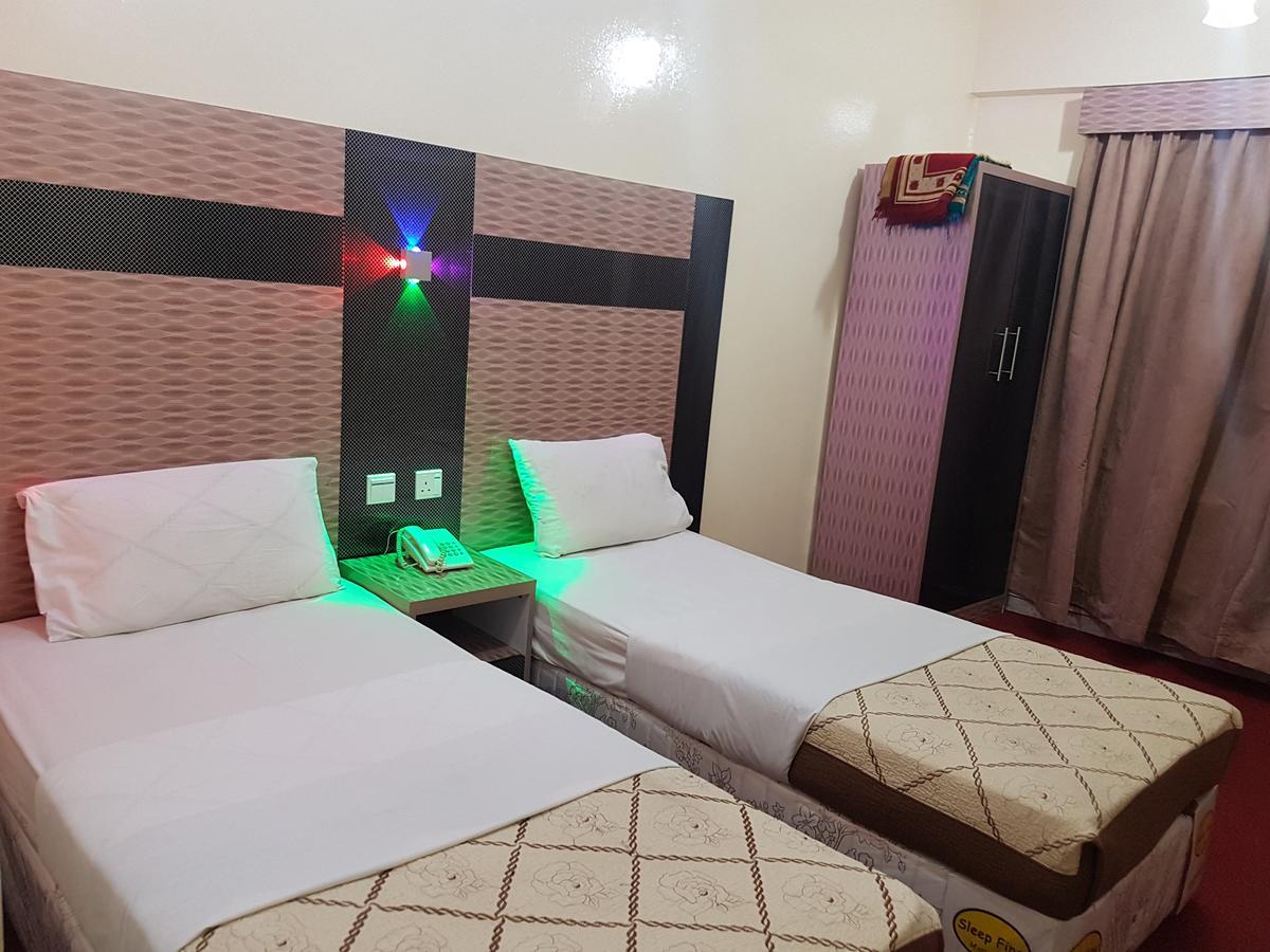 Tehran Hotel Дубай Екстериор снимка