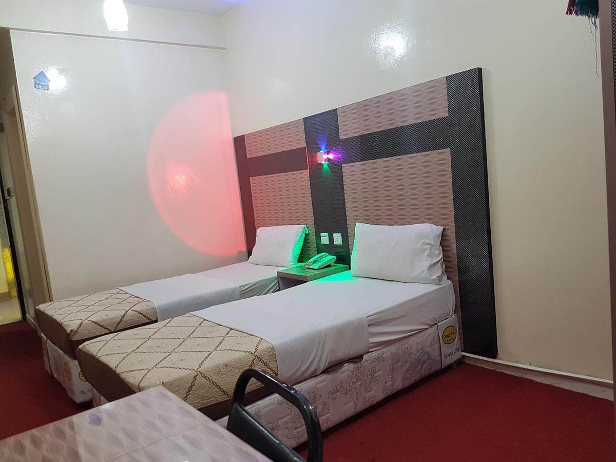 Tehran Hotel Дубай Екстериор снимка