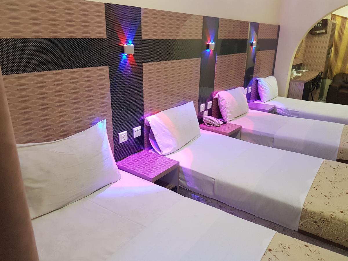 Tehran Hotel Дубай Екстериор снимка