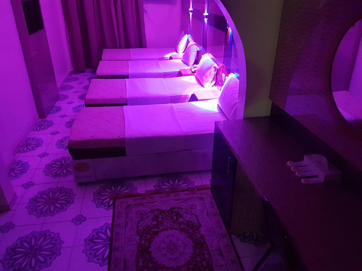Tehran Hotel Дубай Екстериор снимка