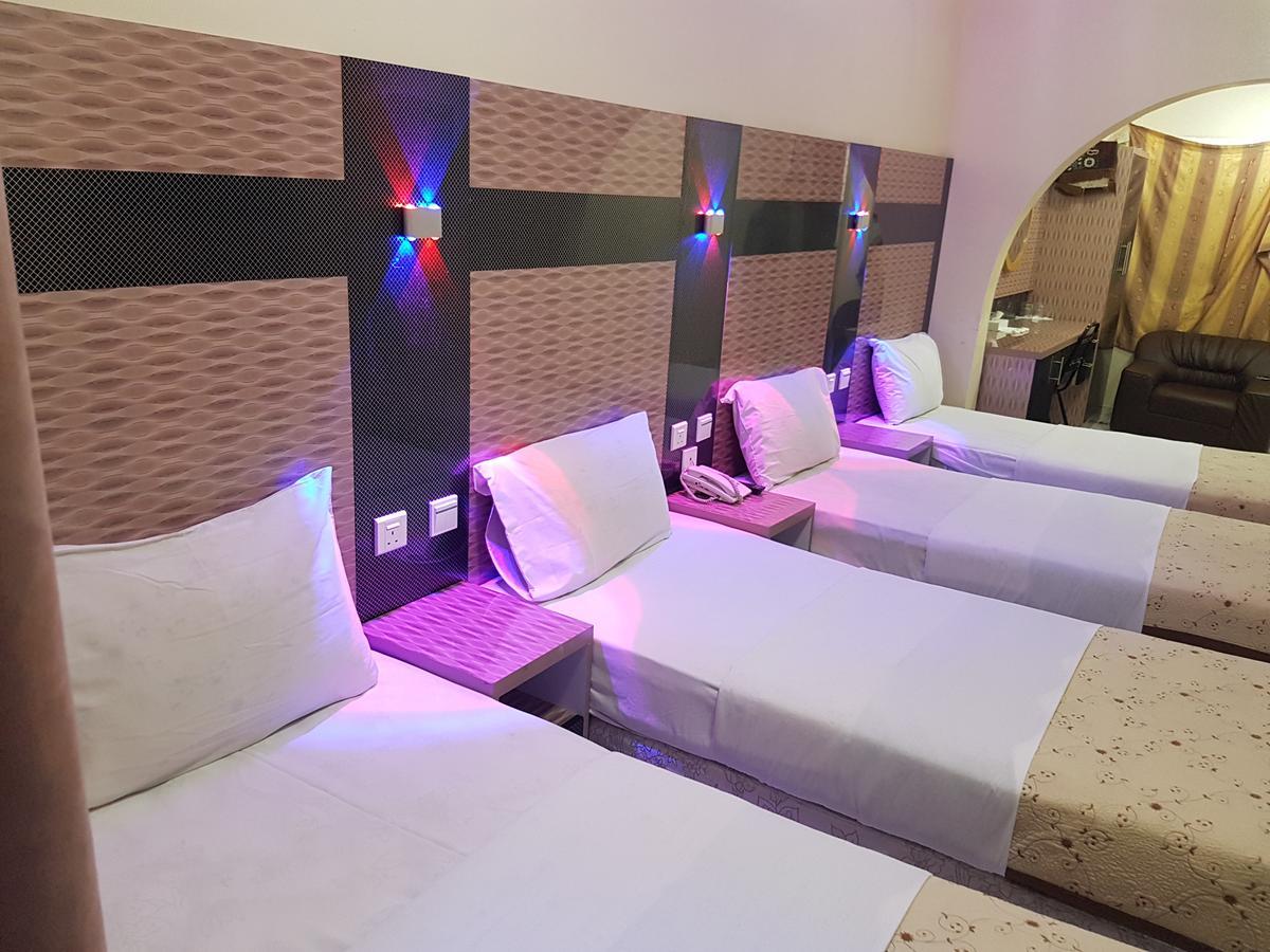 Tehran Hotel Дубай Екстериор снимка