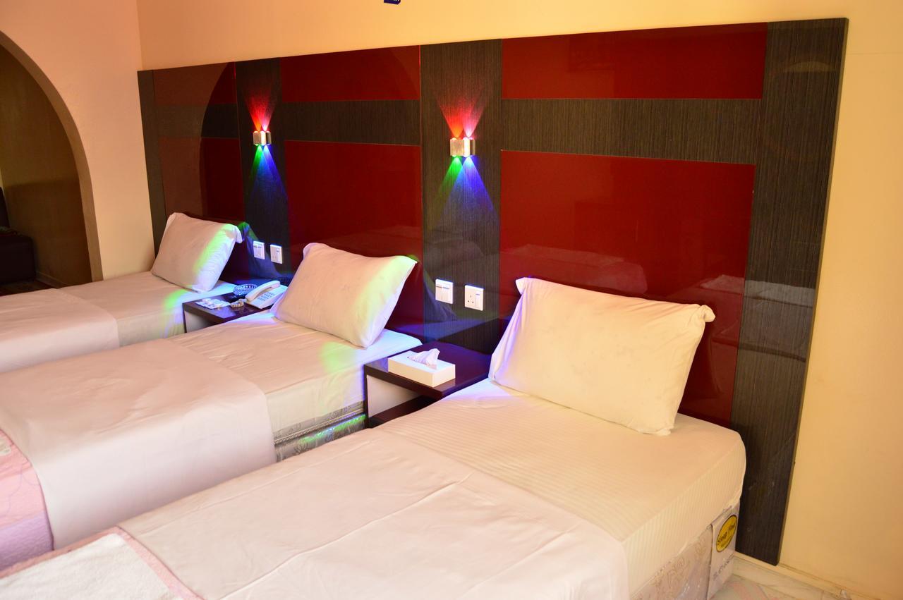 Tehran Hotel Дубай Екстериор снимка