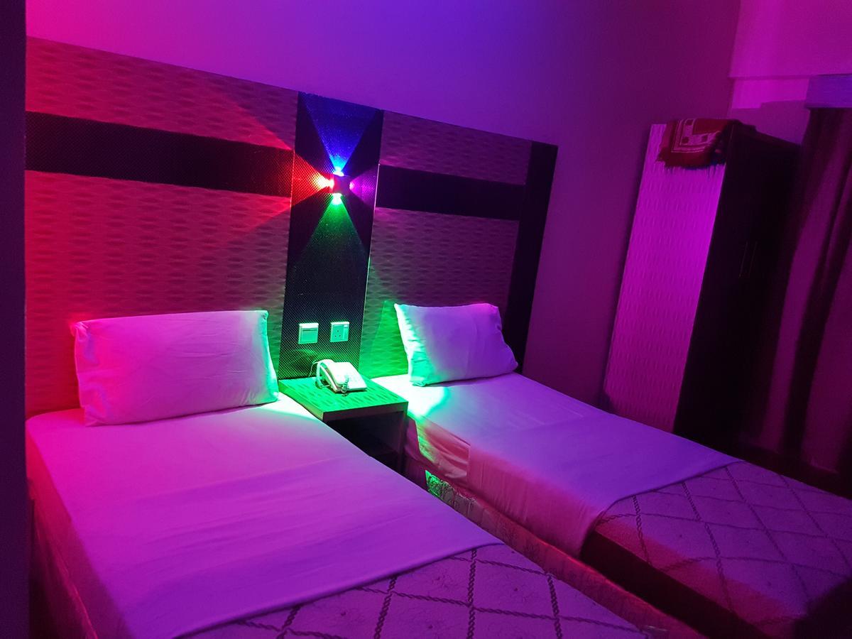 Tehran Hotel Дубай Екстериор снимка